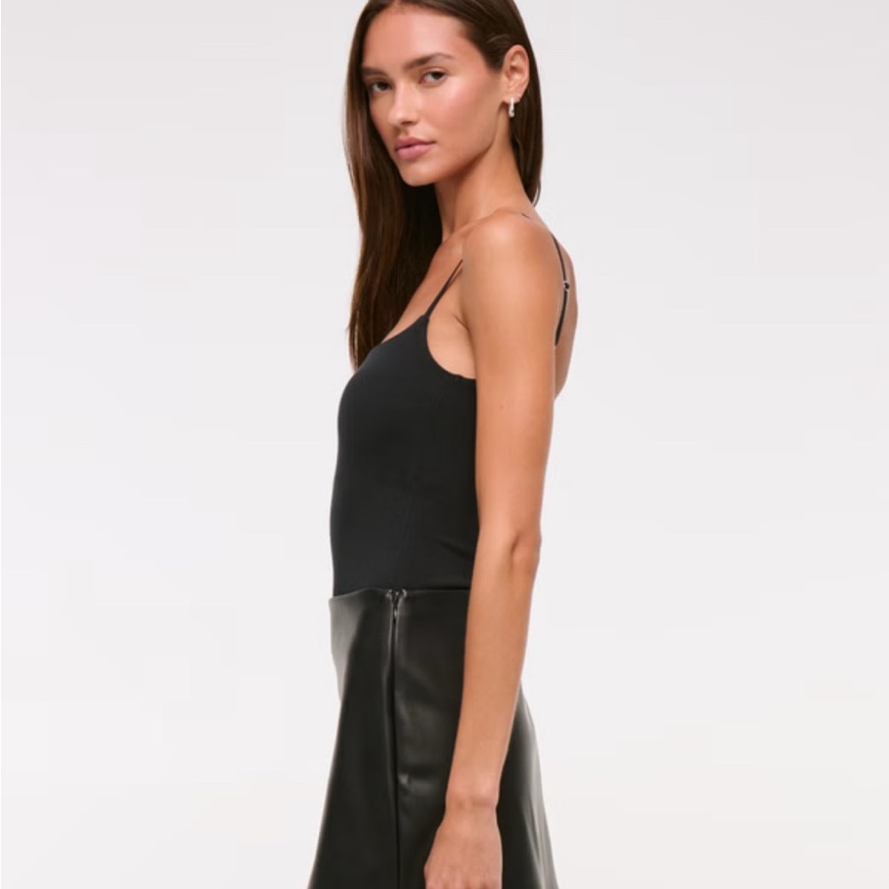 Abercrombie & Fitch The A&F Scarlett Vegan Leather Mini Skort - Picture 4 of 8